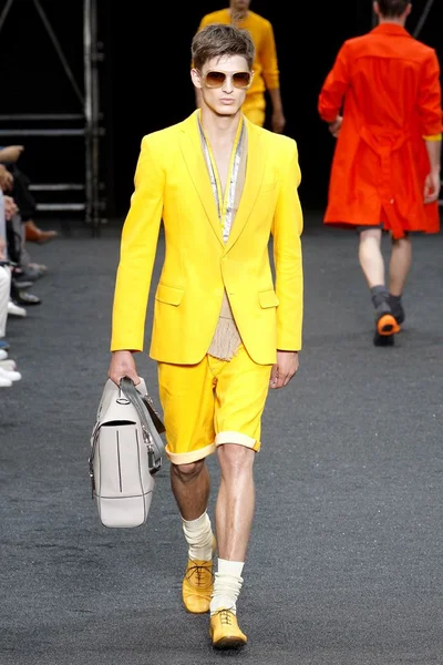 Look 13